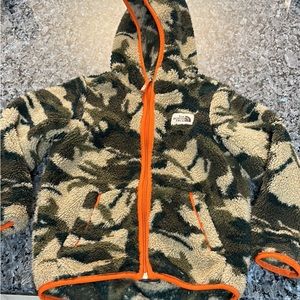 The north face fleece size 5